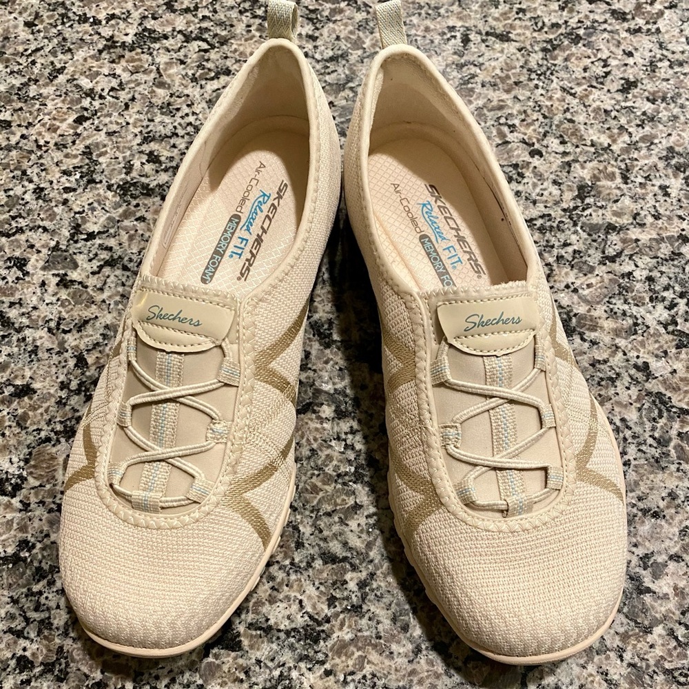 NWOT Skechers - Picture 3 of 5